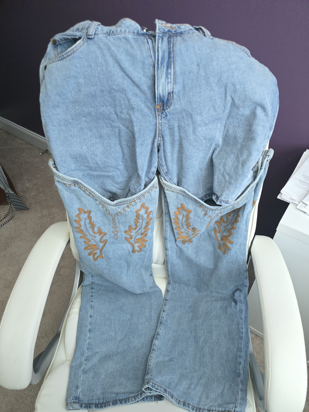 Light Wash Embroidered Women’s Jeans